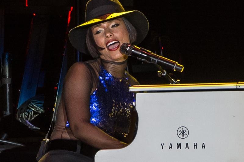 Alicia Keys apresenta &acute;Set the World on Fire&acute;, no Ara&uacute;jo Vianna
