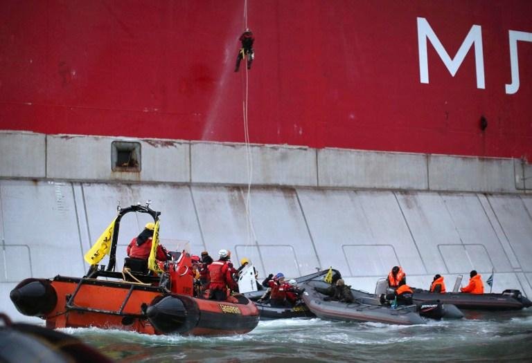 Guarda costeira j&aacute; havia interceptado um bote do Greenpeace com outros dois ativistas