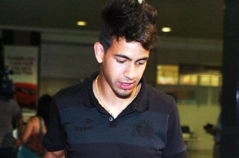 Saimon deve desfalcar contra Santos