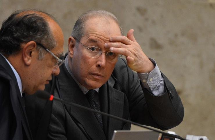 &Uacute;ltimo a votar, ministro Celso de Mello desempatar&aacute; o julgamento do mensal&atilde;o