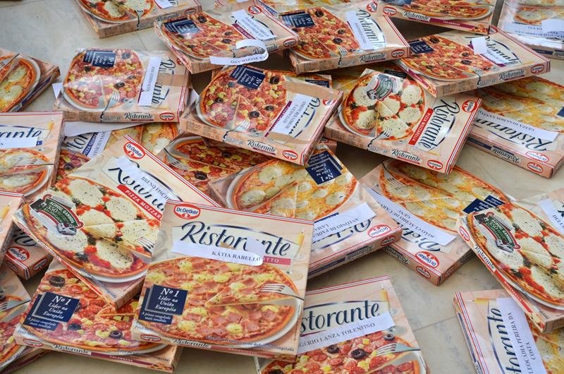 Dupla deixa 37 pizzas no STF um dia ap&oacute;s julgamento do mensal&atilde;o