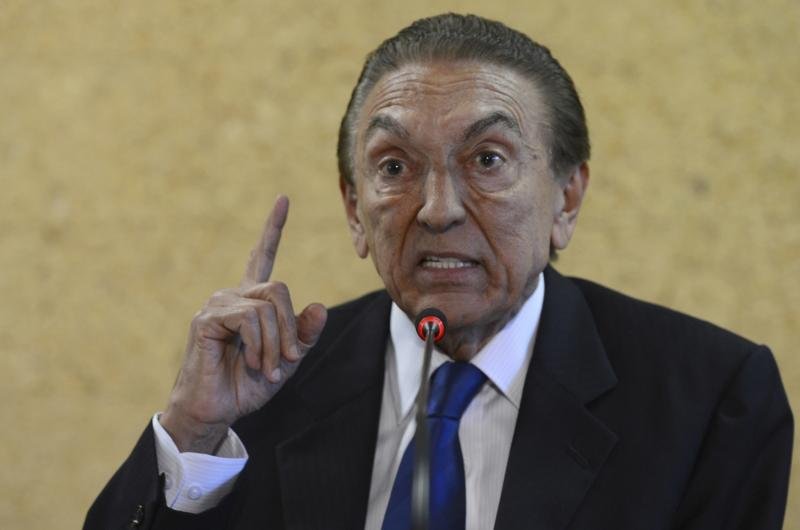 Aus&ecirc;ncia de grandes empresas n&atilde;o comprometer&aacute; leil&atilde;o do pr&eacute;-sal, diz Lob&atilde;o
