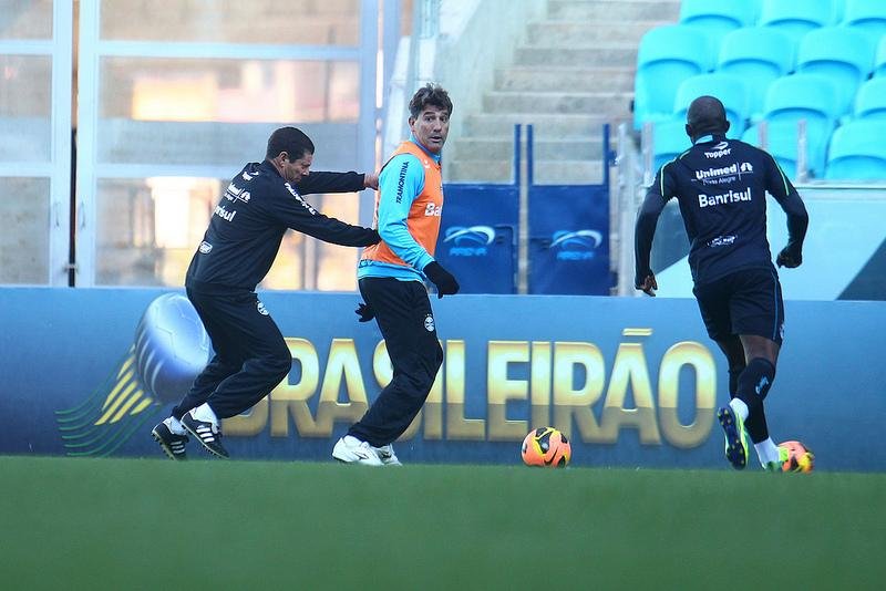 Tricolor enfrenta o Vit&oacute;ria fora de casa a partir das 21h
