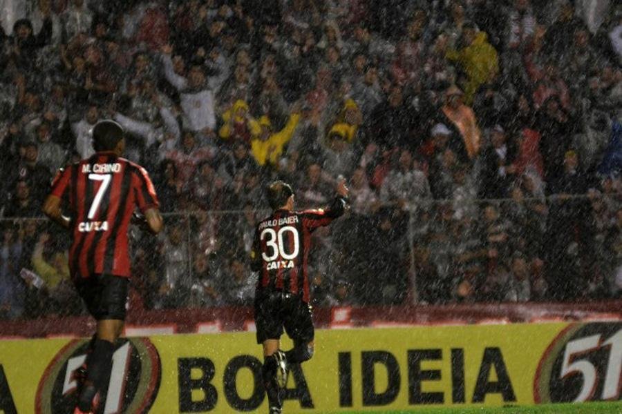 Paulo Baier marcou belo gol pelo Atl&eacute;tico-PR