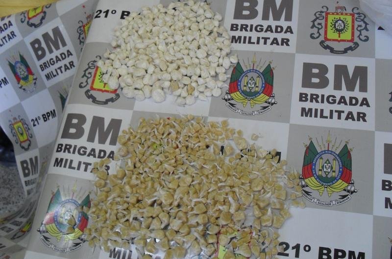 Apreendidas 284 petecas de coca&iacute;na e 471 pedras de crack em Porto Alegre