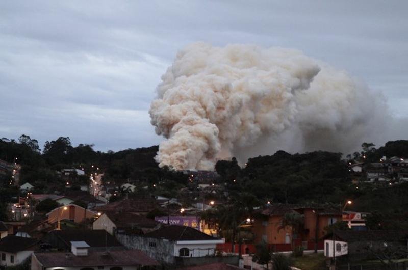 Fogo liberou nuvem de fuma&ccedil;a t&oacute;xica 
