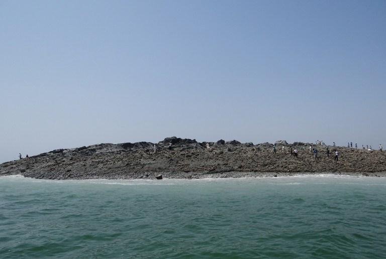 Terremoto foi sentido na &Iacute;ndia e no Ir&atilde; e criou uma ilha rochosa  na costa paquistanesa