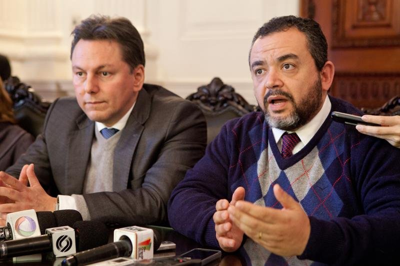 Secret&aacute;rio chefe da Casa Civil, Carlos Pestana, nomeia o novo secret&aacute;rio da Infraestrutura e Log&iacute;stica, Jo&atilde;o Victor Domingues.