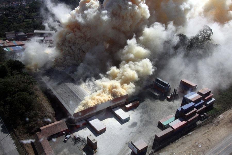 Inc&ecirc;ndio em SC provocou oxida&ccedil;&atilde;o de 10 mil toneladas de fertilizantes