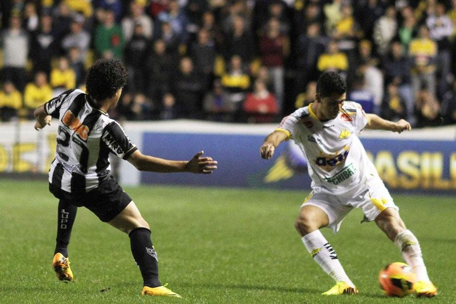 Crici&uacute;ma e Atl&eacute;tico-MG empatam em 1 a 1 