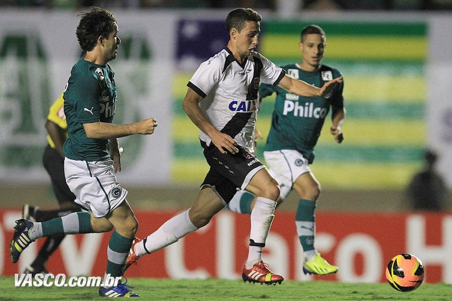 Goi&aacute;s bate Vasco e se aproxima da semifinal da Copa do Brasil