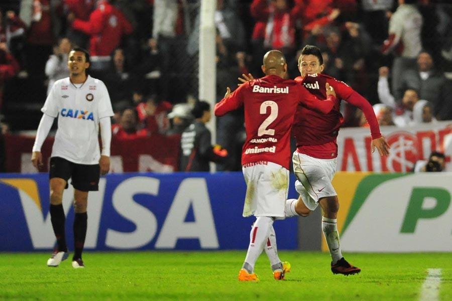 No sufoco, Inter busca empate com Atl&eacute;tico-PR