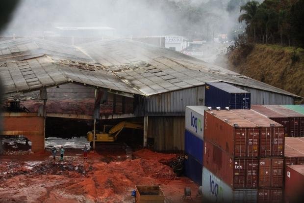Fuma&ccedil;a oriunda de inc&ecirc;ndio em dep&oacute;sito de fertilizantes j&aacute; foi controlada
