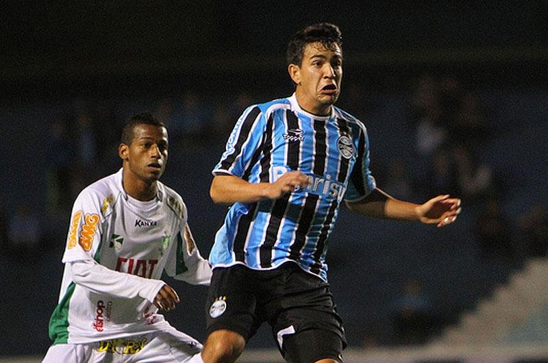 Saimon treina e deve substituir Rhodolfo contra o S&atilde;o Paulo