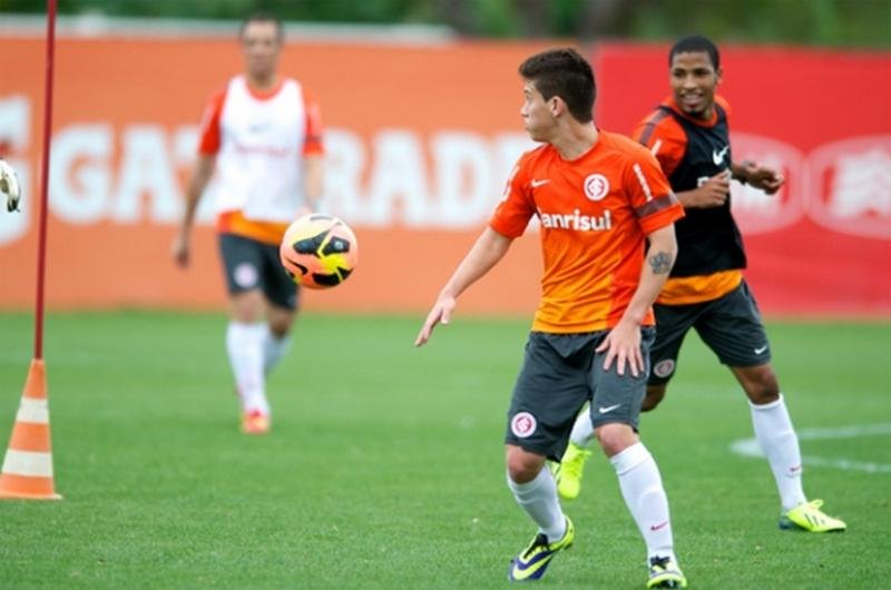 Ot&aacute;vio marcou o gol que pode ter mantido o emprego de Dunga