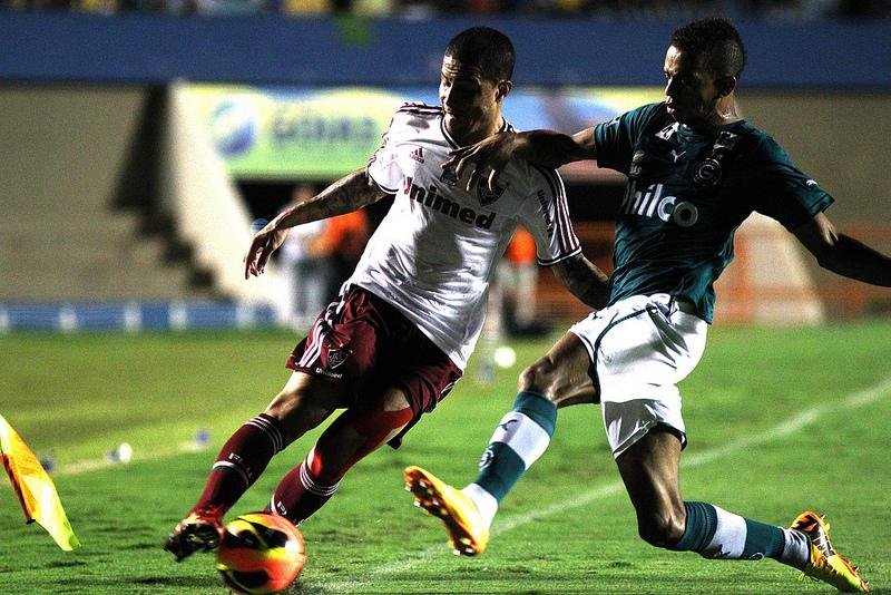 Tricolor carioca venceu o Goi&aacute;s por 2 a 1 no Serra Dourada