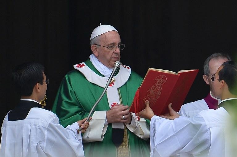 Francisco confirmou que Karol Wojtyla e Angelo Giuseppe Roncalli ser&atilde;o declarados santos