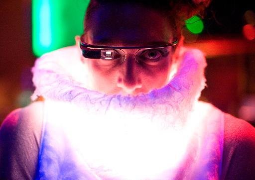Passarela de moda &eacute; tomada por tecnologia e internet em desfile nos EUA