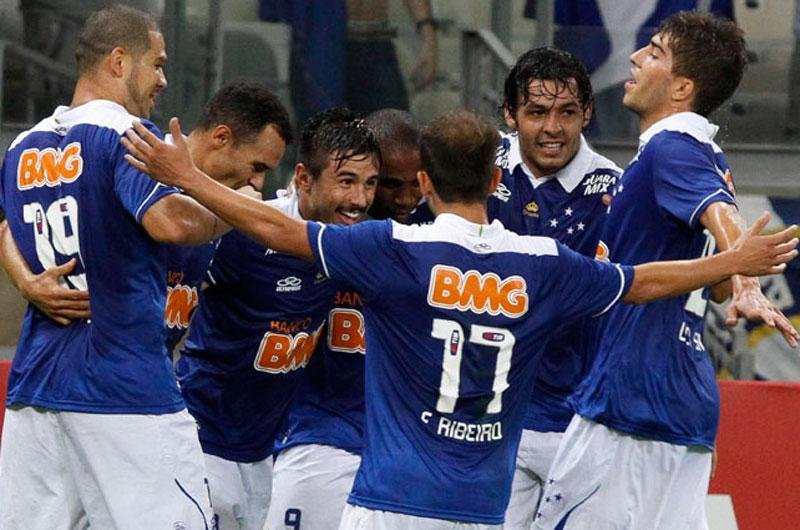 Cruzeiro atropela Portuguesa e mant&eacute;m vantagem na lideran&ccedil;a