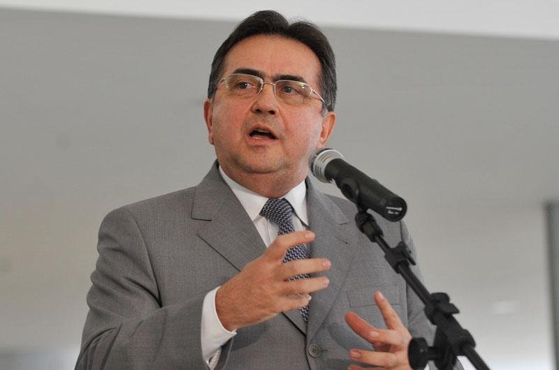 Planalto confirma sa&iacute;da de Le&ocirc;nidas Cristino da SEP