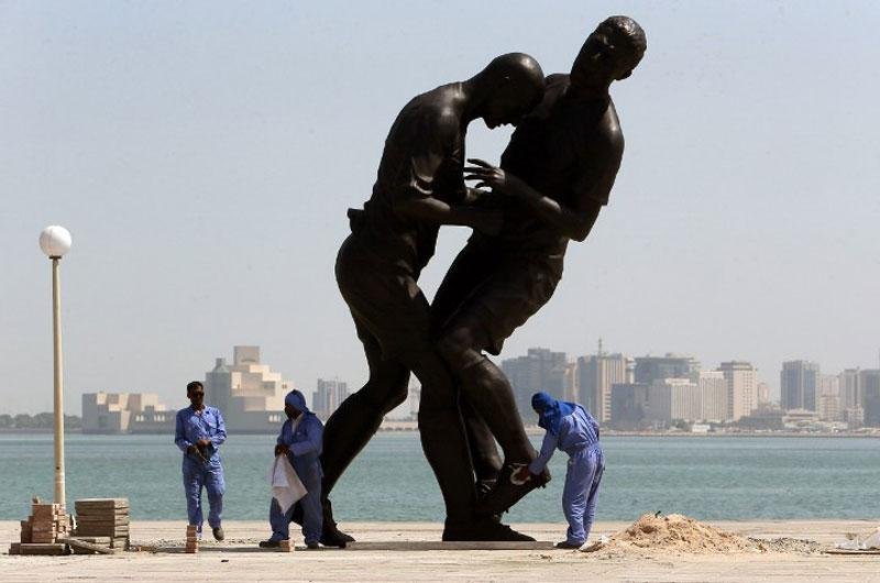Est&aacute;tua de Zidane e Materazzi foi levada ao Qatar