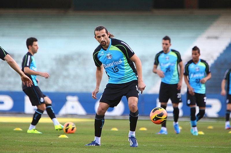 Oswaldo de Oliveira elogiou faro de gol do atacante do Gr&ecirc;mio