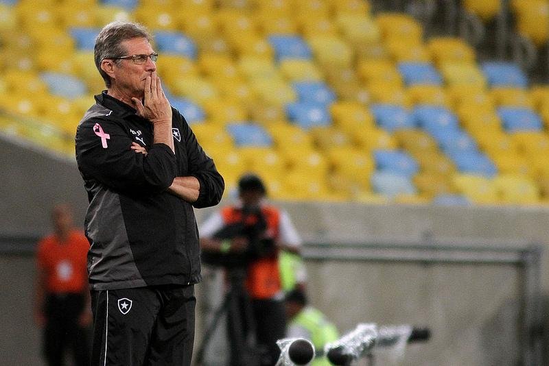 Oswaldo de Oliveira passa mal ap&oacute;s derrota do Botafogo para Gr&ecirc;mio