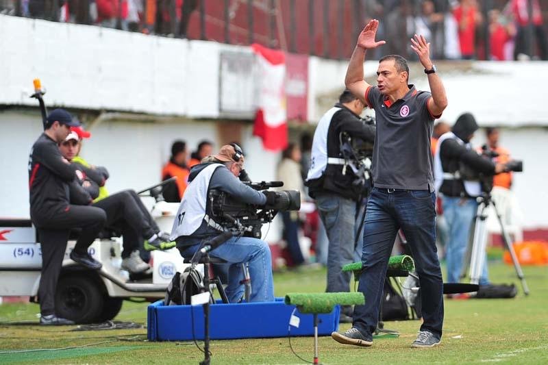 Foi a primeira partida com o t&eacute;cnico interino Clemer
