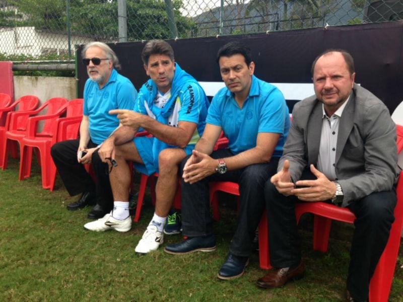Diretor n&atilde;o poupa elogios ao treinador