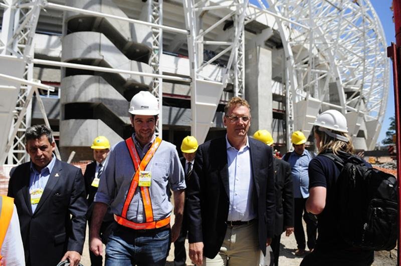J&eacute;rome Valcke que presen&ccedil;a f&iacute;sica da entidade serve para agilizar obras para a Copa