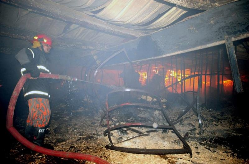 Inc&ecirc;ndio pode ter come&ccedil;ado a partir de uma m&aacute;quina de tecelagem que j&aacute; havia incendiado outras vezes