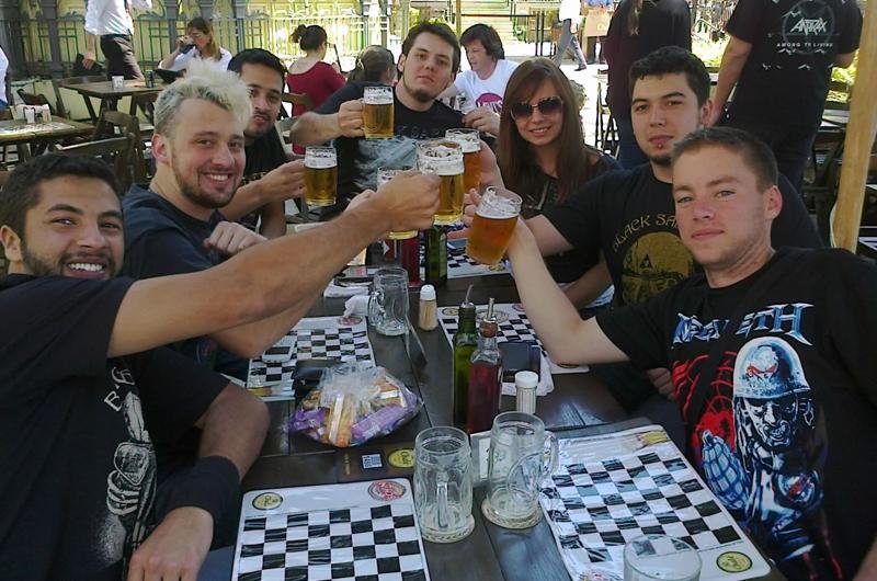 Paranaenses aguardam ao show do Back Sabbath