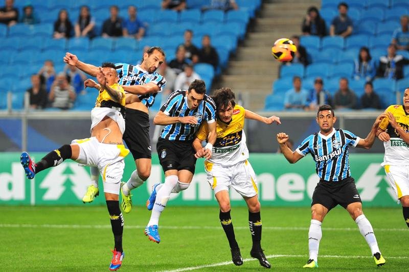 Zagueiro admitiu falhas de posicionamento na derrota do Gr&ecirc;mio para o Crici&uacute;ma