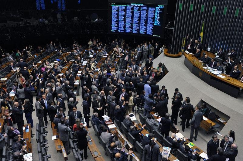 C&acirc;mara termina an&aacute;lise de destaques e Mais M&eacute;dicos ser&aacute; votado no Senado
