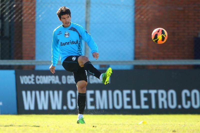Riveros se lesiona e desfalca Paraguai nas Eliminat&oacute;rias  