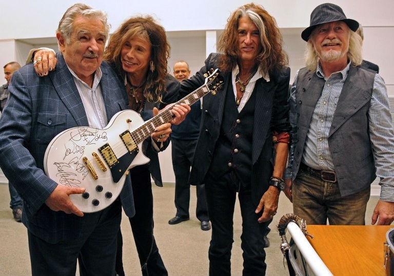 Mujica recebeu integrantes da banda de rock Aerosmith na sede do governo uruguaio