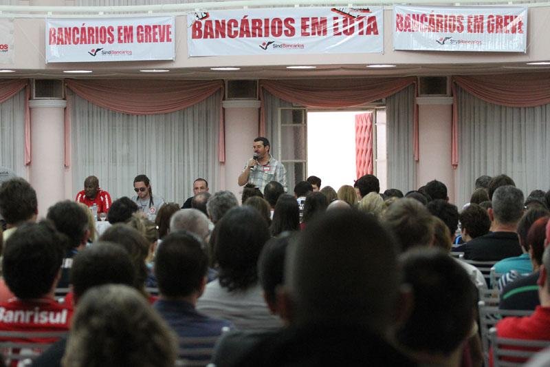 Fenaban elevou &iacute;ndice de reajuste, mas n&atilde;o houve acordo sobre compensa&ccedil;&atilde;o dos dias parados
