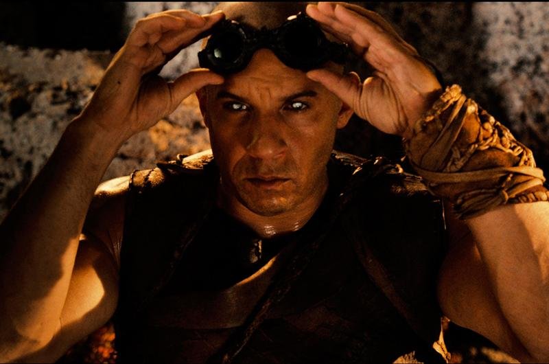 Vin Diesel protagoniza &acute;Riddick 3&acute;, fic&ccedil;&atilde;o cient&iacute;fica que entra em cartaz nos cinemas da Capital