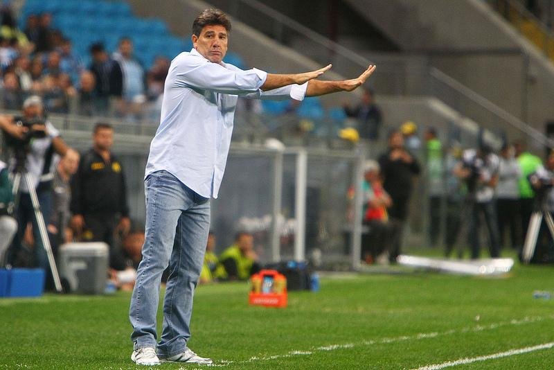 Sem Werley, Renato pode mudar de esquema do Gr&ecirc;mio novamente