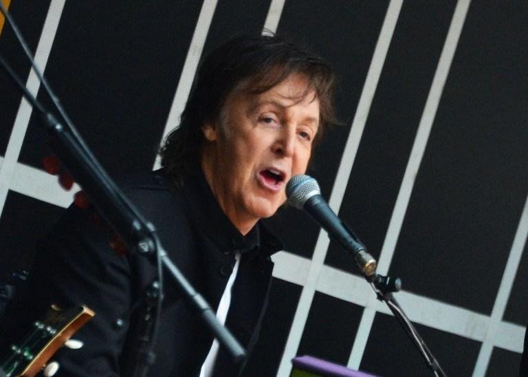 Paul McCartney fez um show surpresa em Nova York, onde cantou as novas m&uacute;sicas