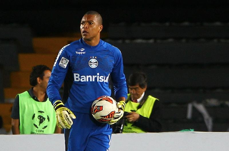 Com les&atilde;o no cotovelo, Dida desfalca o Gr&ecirc;mio contra o Fluminense