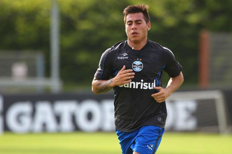 Gr&ecirc;mio tem a esperan&ccedil;a de utilizar Vargas contra o Corinthians
