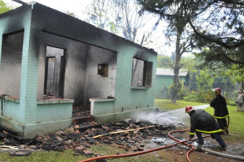 Menino de tr&ecirc;s anos tem 80% do corpo queimado ap&oacute;s inc&ecirc;ndio na Serra