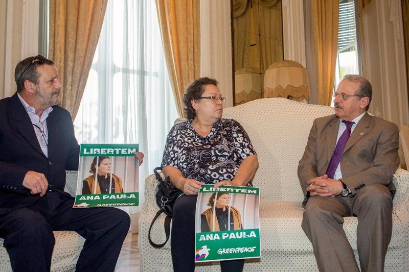 Tarso Genro recebeu pais de Ana Paula Maciel nesta segunda-feira no Pal&aacute;cio Piratini