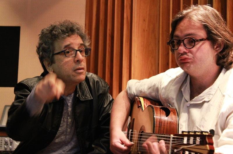 Mario Adnet, idealizador do projeto Jobim Jazz ao lado de Yamandu Costa
