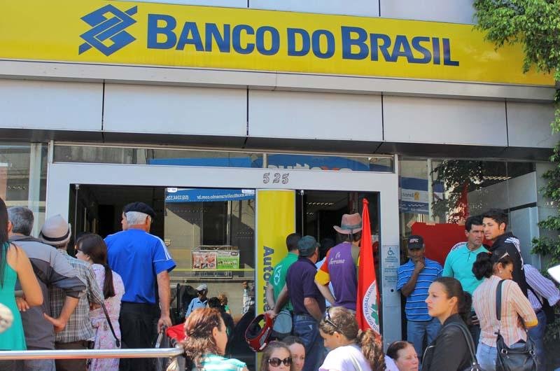 Agricultores protestam em 10 munic&iacute;pios ga&uacute;chos