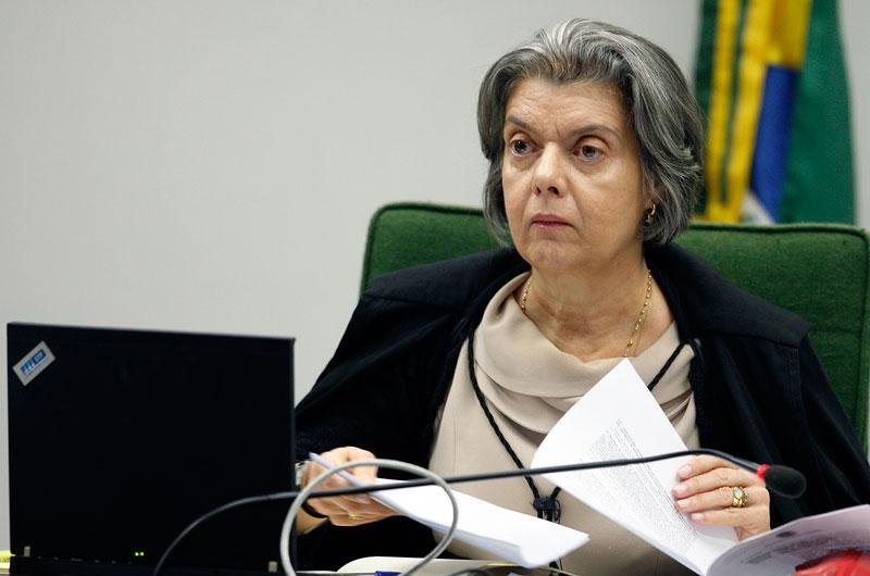 C&aacute;rmen L&uacute;cia convocou audi&ecirc;ncia sobre biografias n&atilde;o autorizadas