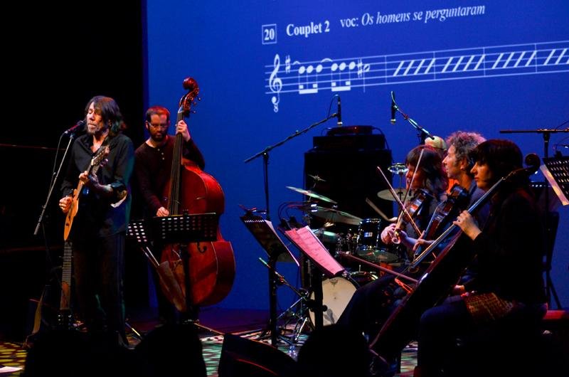 Lenine se apresenta com a Martin Fondse Orchestra hoje a noite, no Ara&uacute;jo Vianna