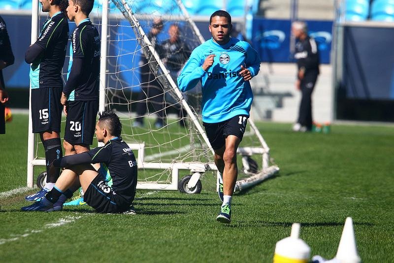 Adriano acumula vit&oacute;rias sobre Corinthians e pode ajudar Gr&ecirc;mio 