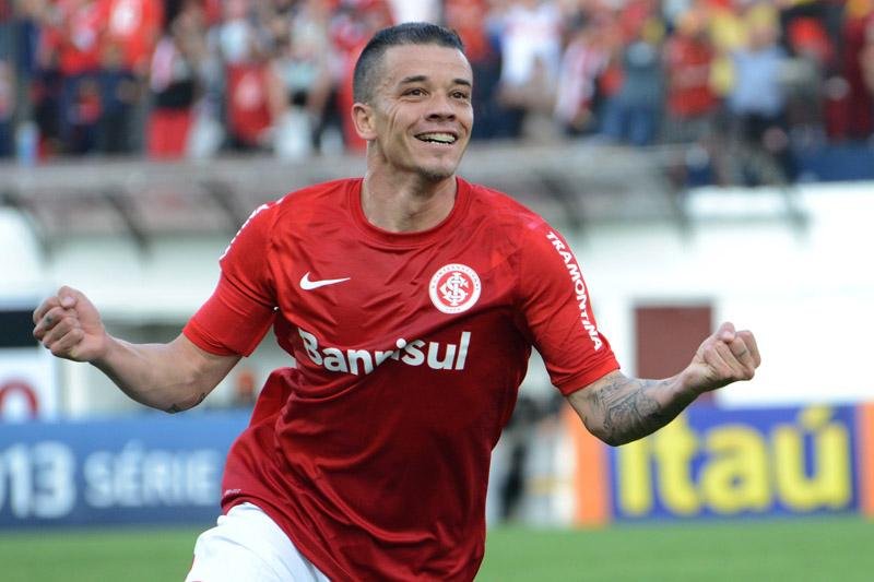 D&acute;Alessandro ter&aacute; a companhia de Jorge Henrique e Alex no meio-campo